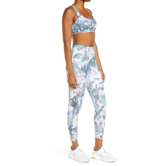 NWT Spanx Low Impact Painted Camo Sports Bra - Small - Picture 7 of 8